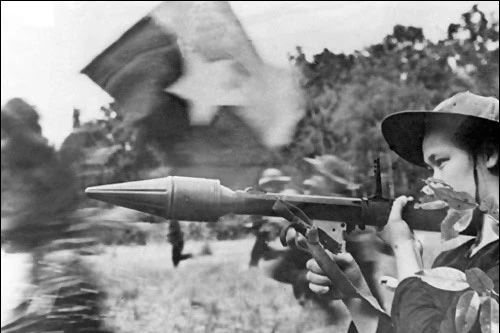 Cuộc chiến tranh "thần thánh" gây chấn động thế giới