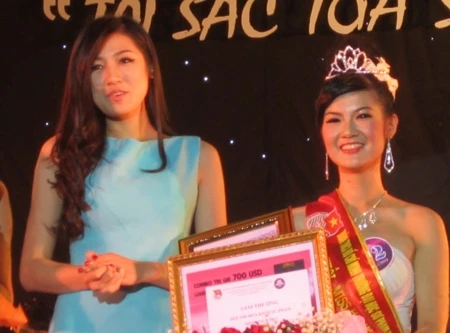 Hoa khôi sư phạm "tài sắc tỏa hương"