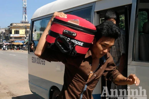 Bịn rịn ly hương sau Tết sum vầy đoàn tụ