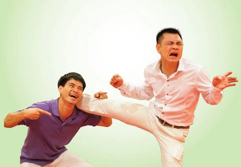 Nam Tào - Tự Long bán nude trong Táo quân 2012