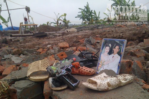 Trở lại khu nhà của anh em ông Vươn bị phá tan hoang 