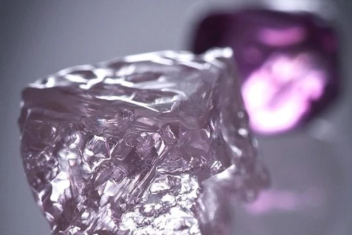 Tìm thấy viên kim cương hồng khổng lồ 