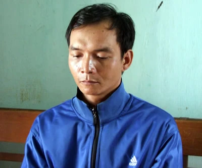 Bắt vợ “ngoại tình tại gia”, làm nhục người khác