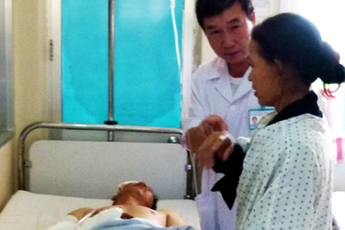 Đưa thi thể vợ về quê, chồng và người thân gặp nạn