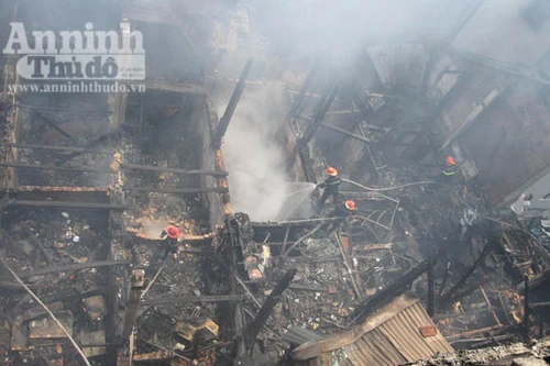 Toàn cảnh tan hoang sau vụ cháy nhìn từ trên cao