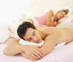 Sợ xanh mặt vì bạn trai ngất lịm đi khi vừa... "lên đỉnh" 