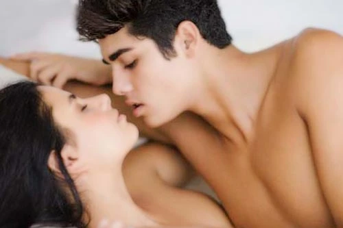 "Kêu cứu khẩn cấp" vì đêm tân hôn không biết làm gì