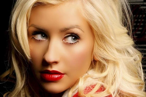 Christina Aguilera muốn nối lại tình cha