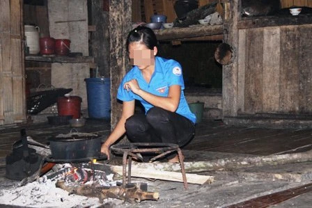 Nữ sinh bị đánh ghen kinh hoàng, quay clip đưa lên mạng