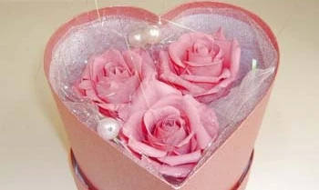 Tấp nập săn quà “độc” tặng người yêu dịp Valentine