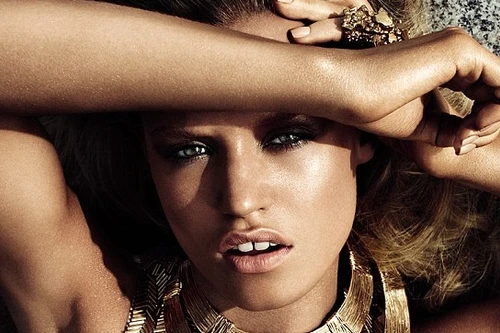 Georgia May đẹp lạ với chiếc... răng thưa