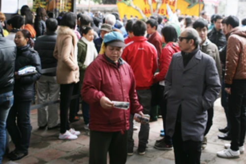 Dân phe vé đổ bộ Văn Miếu ngày Tết 