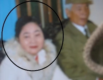 “Mẫu” The và những trò “siêu lố“