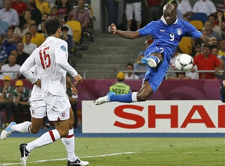 Italia-Anh: 4-2- gục ngã trên chấm 11m