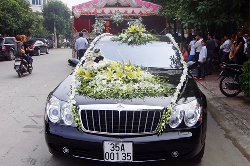 Choáng ngợp trước dàn xe "siêu sang" đón dâu ở Ninh Bình