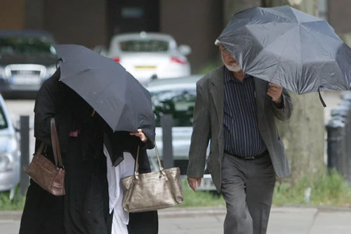 Cô bé câm điếc bị bóc lột tình dục trong suốt 10 năm