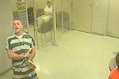 Lạ lùng: Tù nhân phá ngục để… cứu sống cai ngục