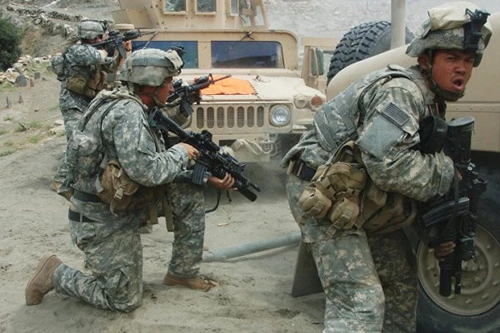 Giữ nguyên quân số ở Afghanistan, Mỹ tốn thêm bao nhiêu tiền?