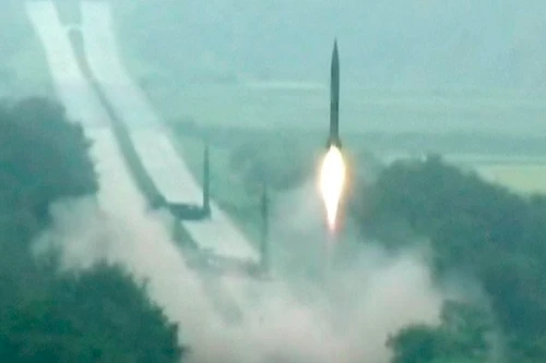 Triều Tiên phóng 4 tên lửa không xác định đáp trả "Đại bàng non"