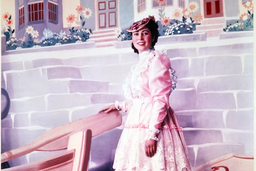 [ẢNH] Những bức ảnh thời trẻ hiếm có của Nữ hoàng Anh Elizabeth II