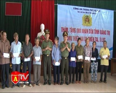 CATP Hà Nội trao tặng đồng bào vùng lũ 5.6 tỷ đồng