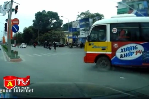 Xe bus chạy ẩu – Hung thần trên đường phố 