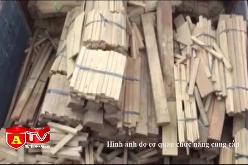 Phát hiện xe ô tô chở gỗ với số lượng lớn