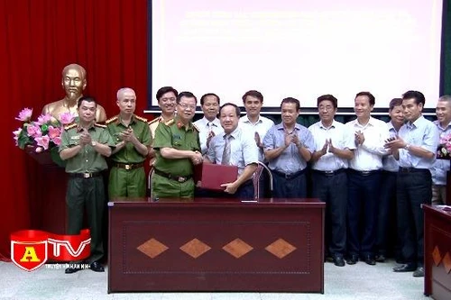 Ký quy chế phối hợp đảm bảo an ninh, an toàn đường sắt 