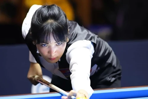 [ẢNH] Nữ cơ thủ xinh đẹp gây sốt ở giải Billiards carom châu Á 2019