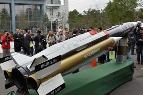 Đài Loan trình làng tên lừa chống hạm siêu âm Hsiung Feng III 