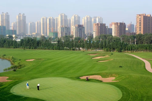 Chống tham nhũng, Trung Quốc “xóa sổ” sân golf