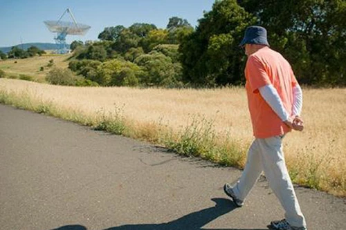 Sau chữa trị ung thư tuyến tiền liệt nên đi bộ