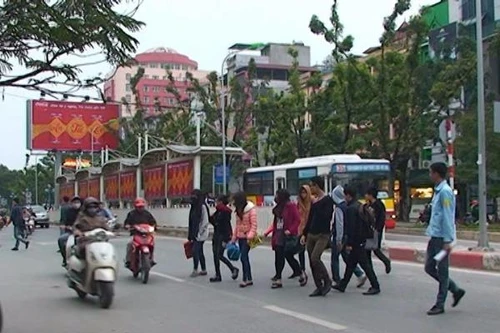 Khó khăn trong xử lý người đi bộ vi phạm an toàn giao thông