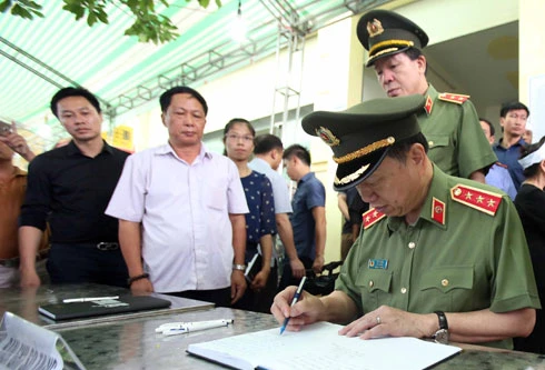 Lễ viếng, chia buồn với gia đình hai lãnh đạo tỉnh Yên Bái 