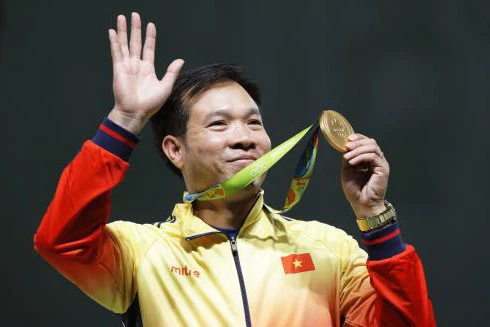 Hoàng Xuân Vinh nhận 5 tỷ đồng tiền thưởng