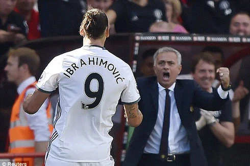 Ibrahimovic ghi bàn, M.U ra quân tưng bừng