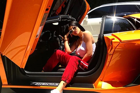 [ẢNH] Cuộc sống "sang chảnh" của Kylie Jenner - nữ tỷ phú tự thân trẻ nhất thế giới