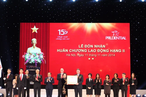 Prudential Việt Nam đón nhận Huân chương Lao động hạng Nhì