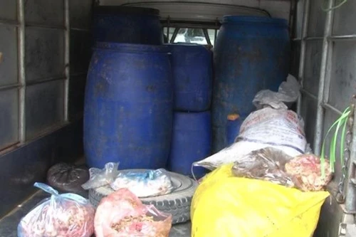 Đội CSGT số 4 phát hiện xe tải chở 300kg nội tạng động vật "thối"