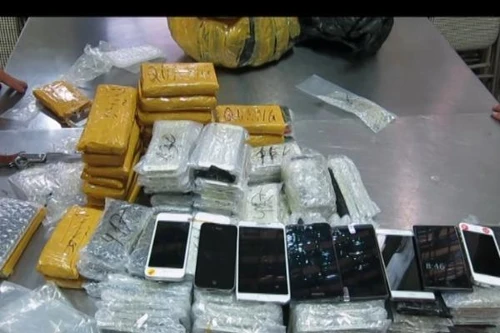 141 phát hiện xe khách vận chuyển gần 200 ĐTDĐ không rõ nguồn gốc