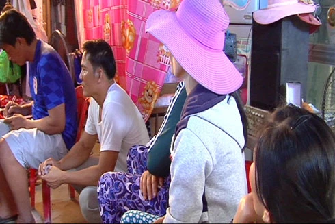 Quảng Ngãi: Trông chờ cứu hộ 11 ngư dân bị nạn ở Hoàng Sa