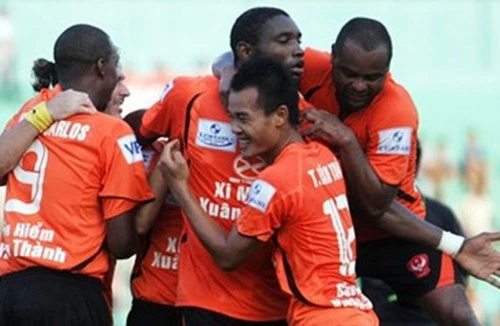 VFF không thể "tuýt còi" đội bóng của bầu Thủy