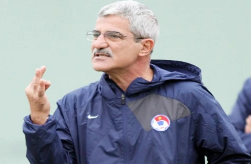 VFF nói không với HLV ngoại, Calisto quyết định đến Angola