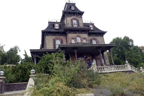 Tử vong trong ngôi nhà ma ám