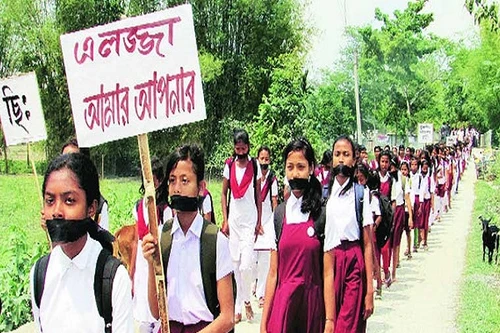 Thiếu nữ 16 tuổi bị cha, chú và anh trai cưỡng hiếp