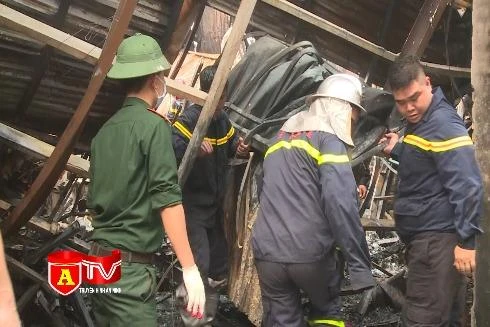 Toàn cảnh vụ cháy nhà xưởng ở Trung Văn, Nam Từ Liêm