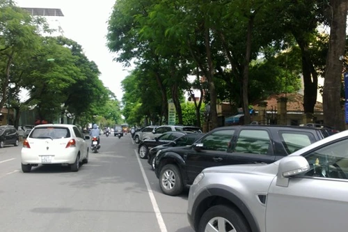 Trung tâm Hà Nội: Phí trông giữ ô tô, xe máy sẽ tính theo giờ