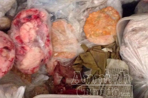 Hà Nội: Phát hiện thịt lợn làm nem chua, giò bốc mùi hôi thối trong tủ lạnh