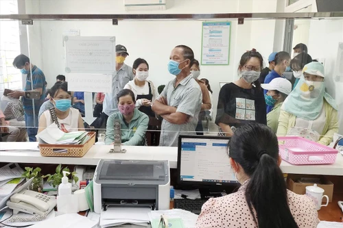 Người lao động rút bảo hiểm xã hội một lần vì không chờ được đủ tuổi nghỉ hưu