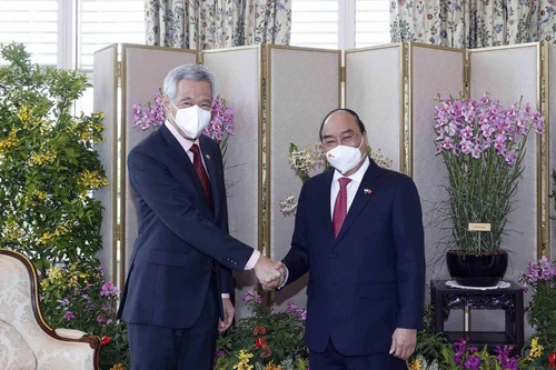 Chủ tịch nước Nguyễn Xuân Phúc hội đàm với Thủ tướng Lý Hiển Long 